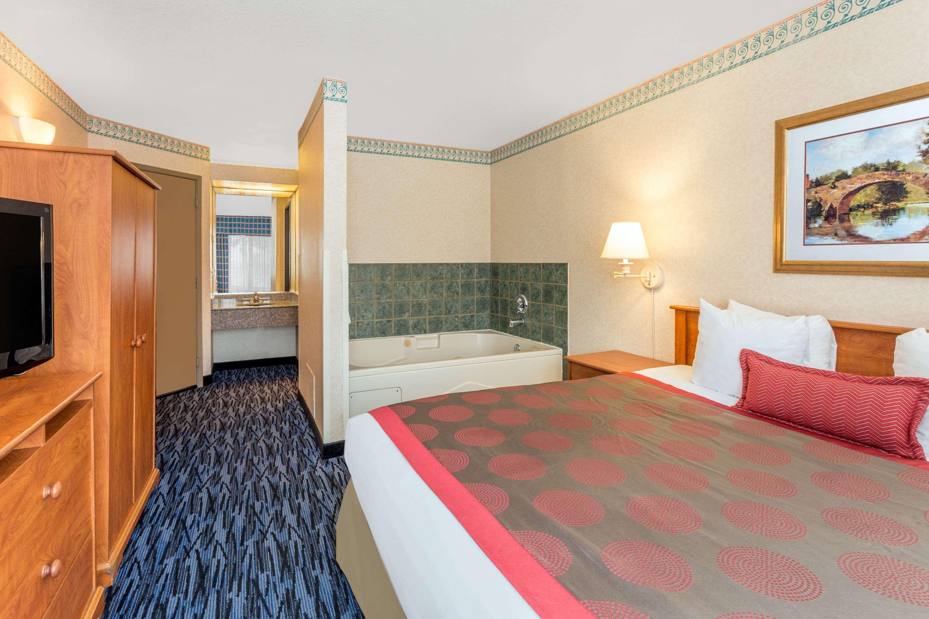 Hotel Ramada By Wyndham Kent Seattle Area Zewnętrze zdjęcie